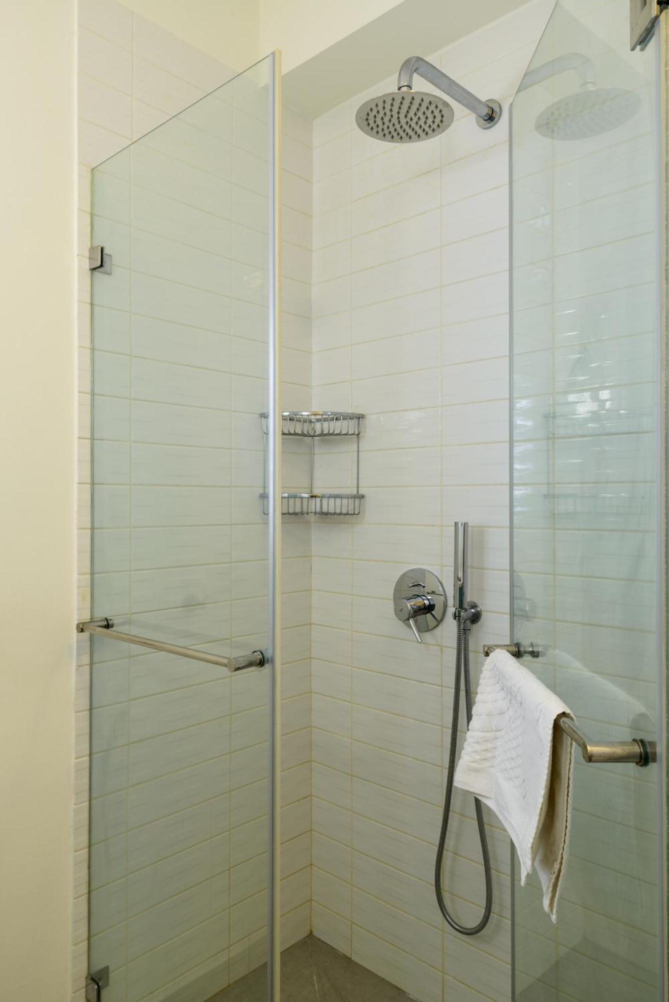 Apartment Full Comfort 1br Near Frishman By Feelhome