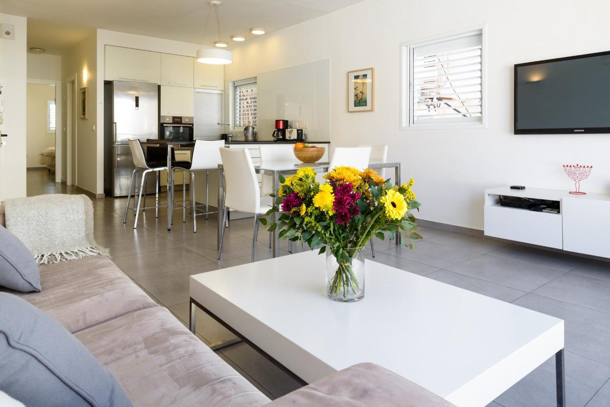 Full Comfort 1br Near Frishman By Feelhome Apartment *