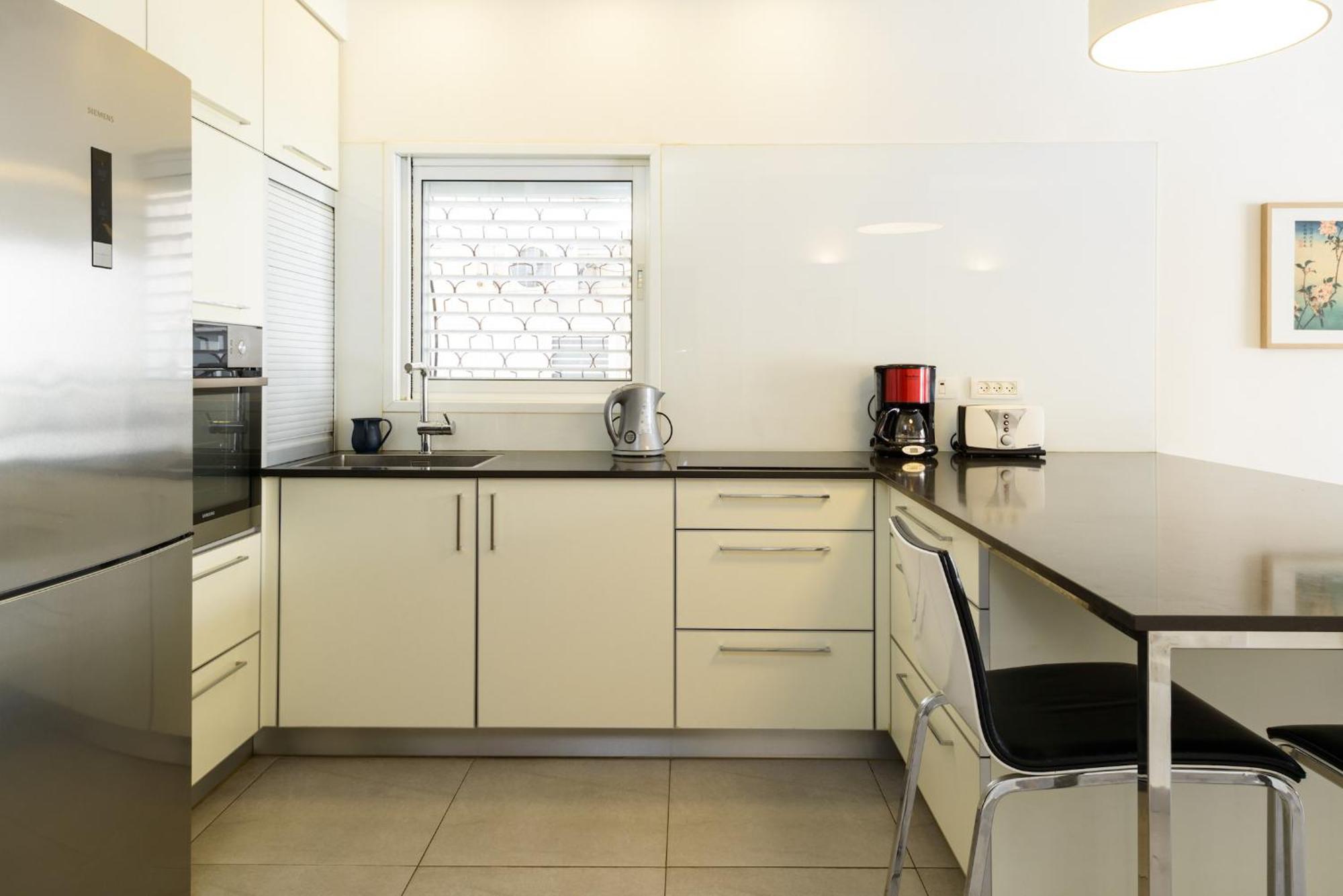 Full Comfort 1br Near Frishman By Feelhome Apartment *